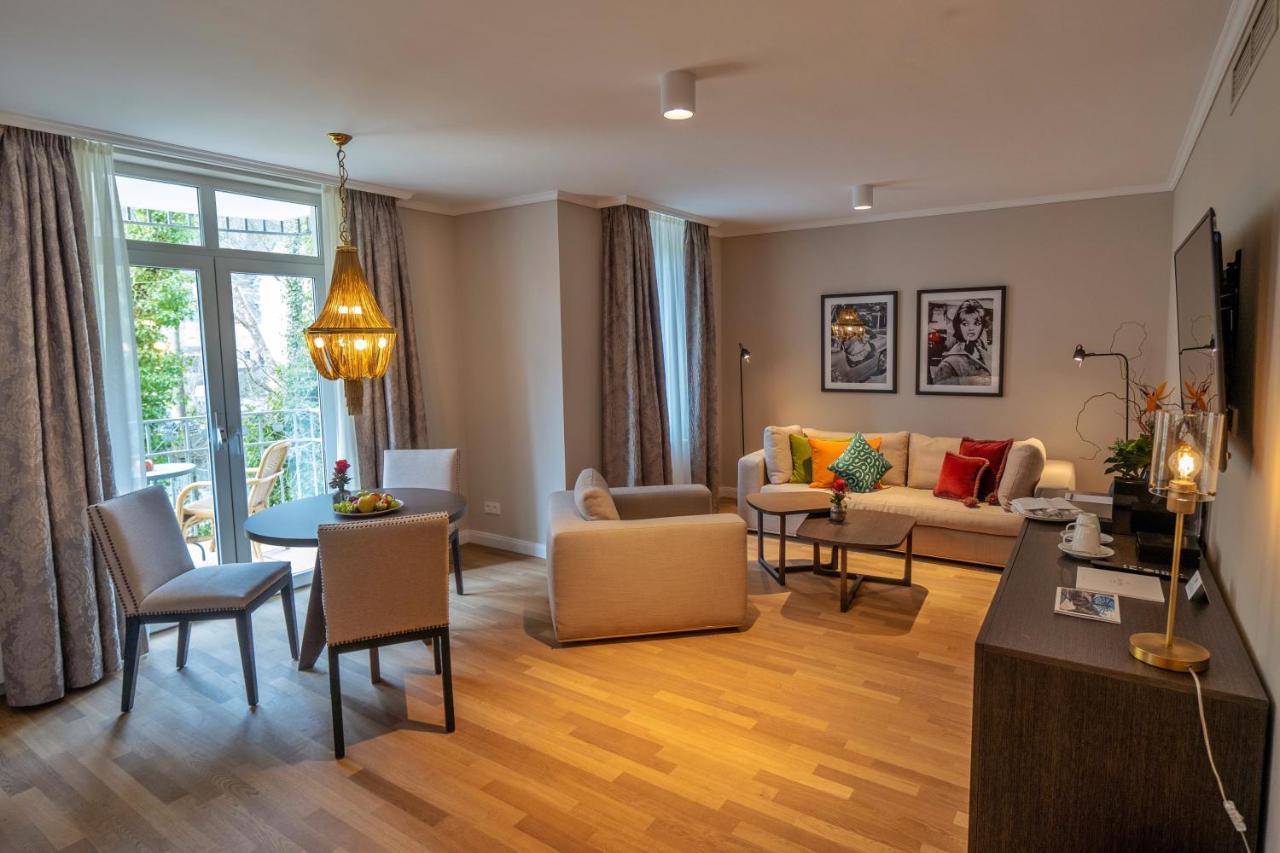 Vila Vita Rosenpark Marburg Eksteriør billede A living room in a modern apartment