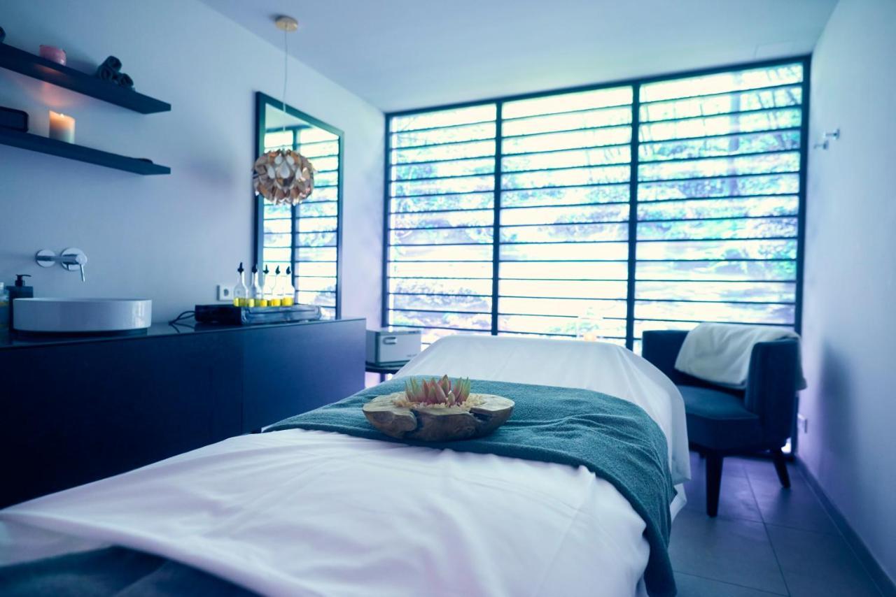 Vila Vita Rosenpark Marburg Eksteriør billede Treatment room at the spa