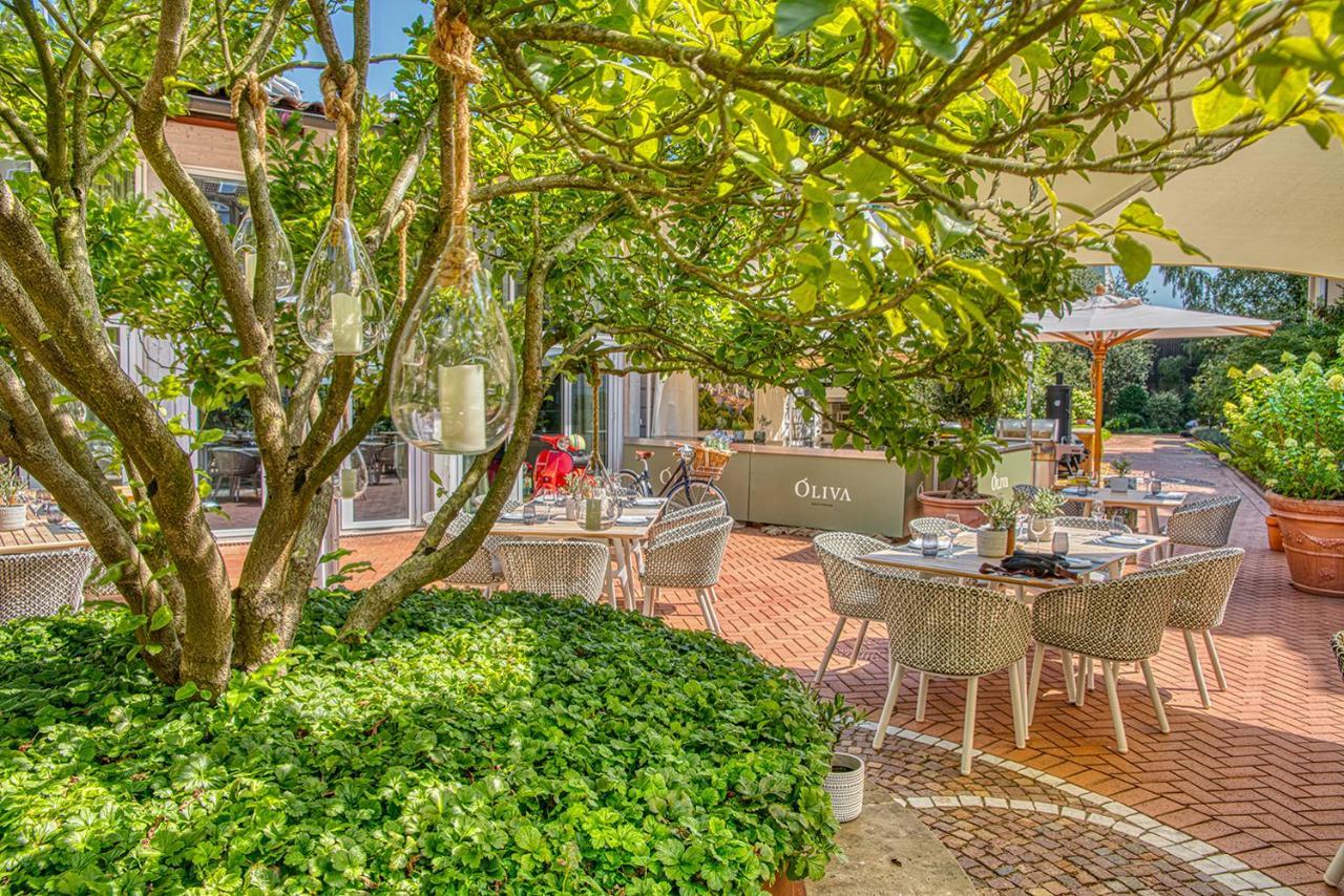 Vila Vita Rosenpark Marburg Eksteriør billede The garden of the restaurant